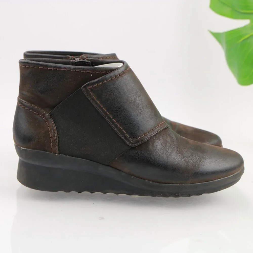 Clarks‎ Womens Caddell Rush Boots Size 7.5 Brown Leather Low Wedge Comfy Booties